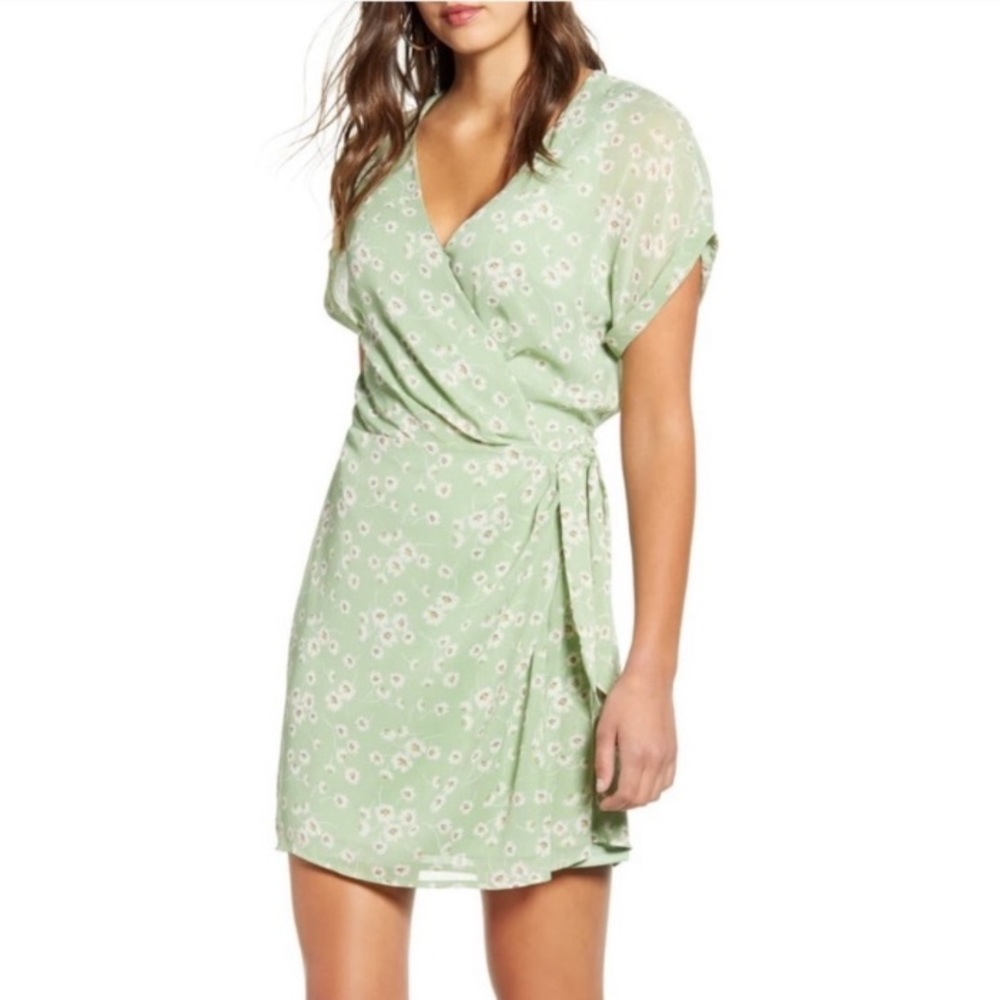 ALL IN FAVOR Spring Green Floral Print Wrap Dress Size Small